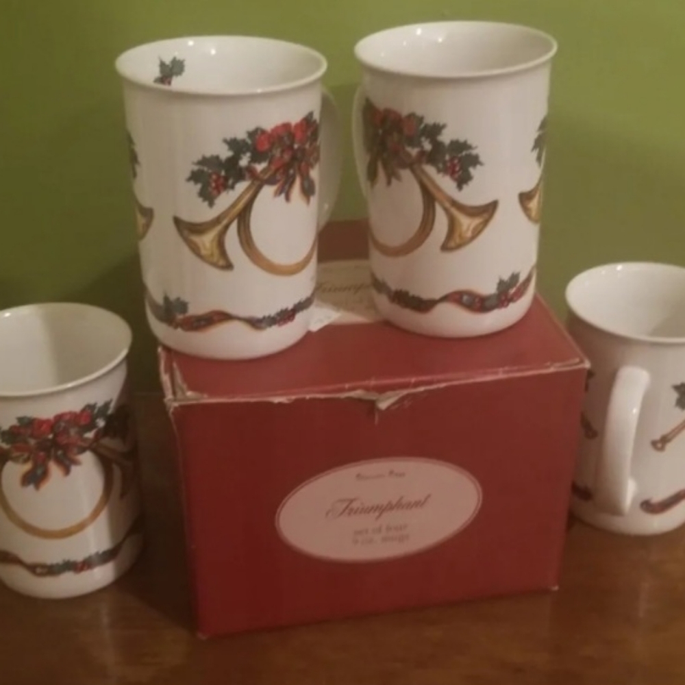Christmas Horn Floral Mugs Holiday  Triumphant    Potouri  Press Original  Box.